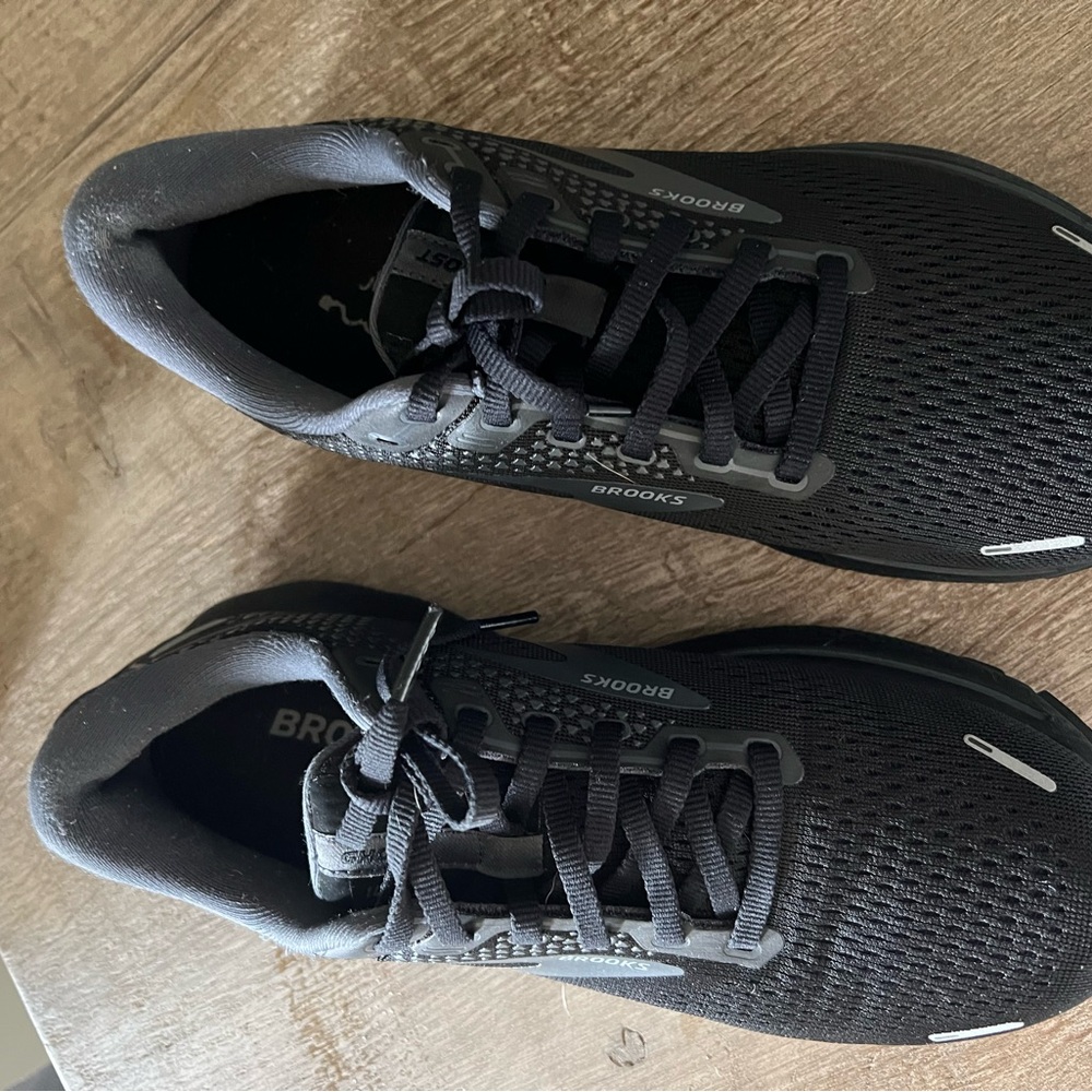 Brooks Women’s Black Running Shoes 9 - Picture 3 of 9